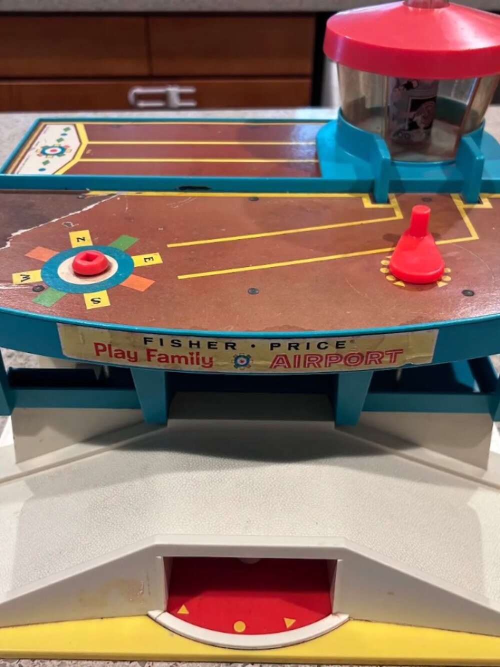 VINTAGE 1970S FISHER PRICE LITTLE PEOPLE PLAY FAMILY AIRPORT 1972